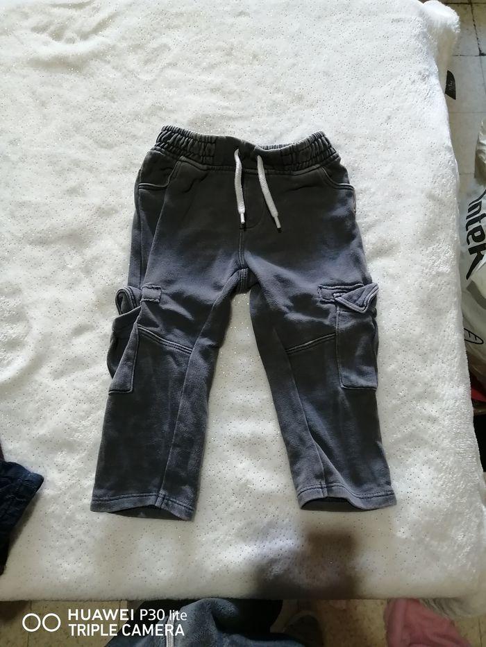 Vend pantalon 12 mois - photo numéro 1