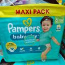 2 grand paquet couche pampers taille 06