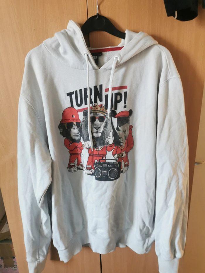 Pull à capuche "Turn Up" - photo numéro 1