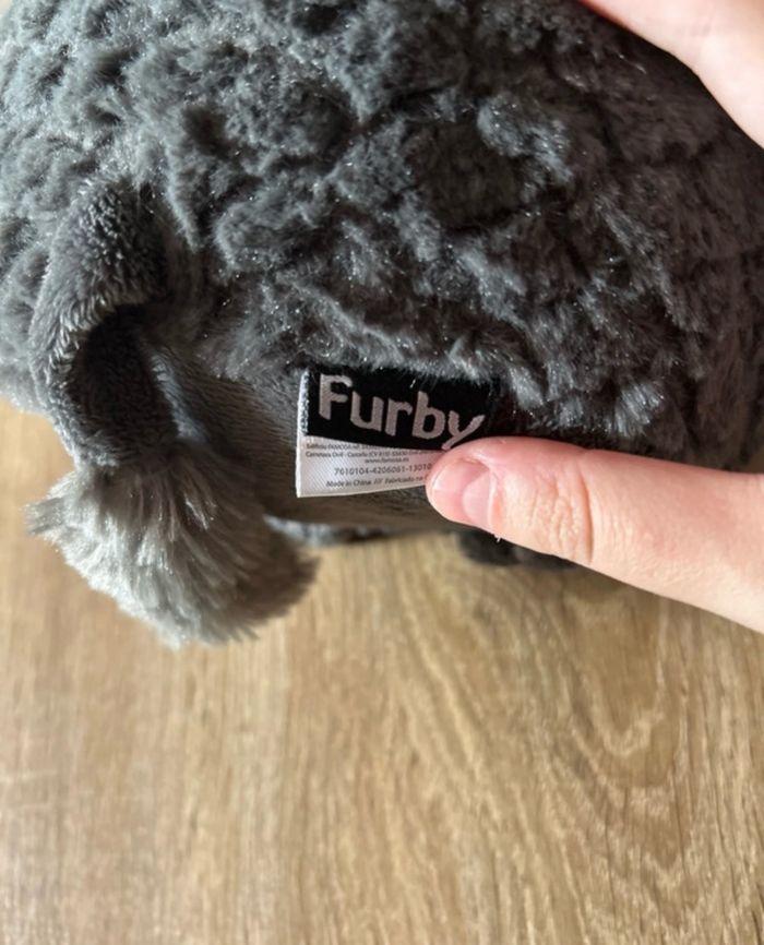 Peluche moyenne furby noir, état neuf - photo numéro 3