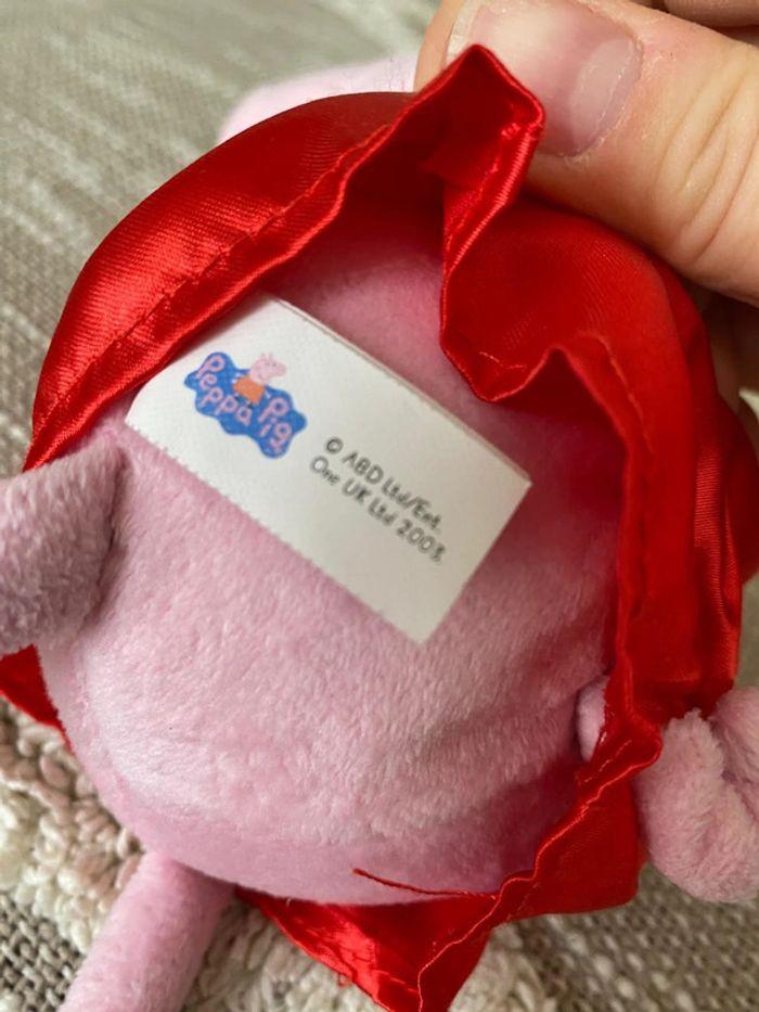 Peluche doudou 23cm Peppa pig cochon rose et rouge paillettes très bon état - photo numéro 4