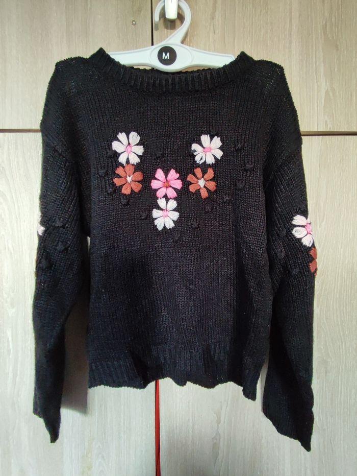 Pull noir tricot fleurs brodées 8 ans Zeeman - photo numéro 1