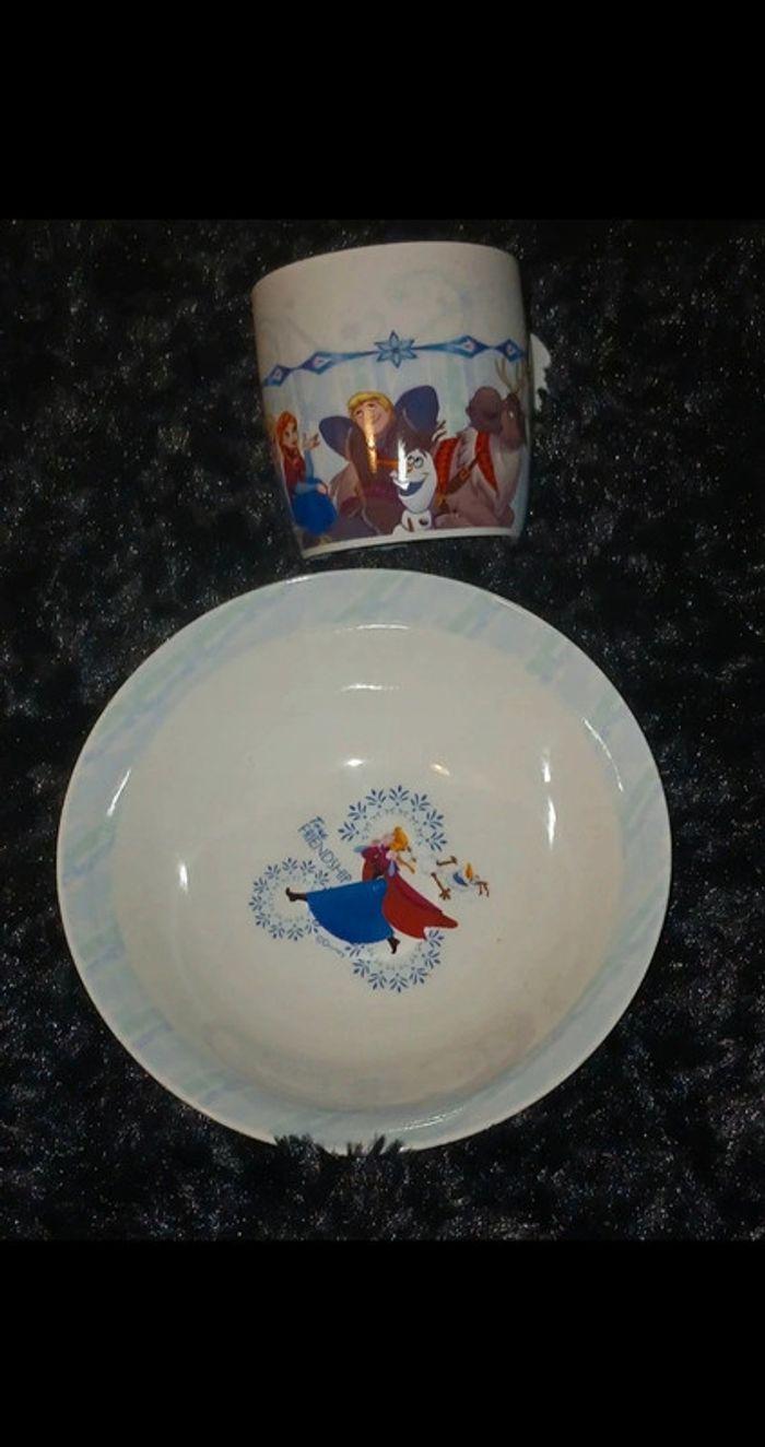 Assiette et tasse Reine des Neiges.  Disney - photo numéro 1