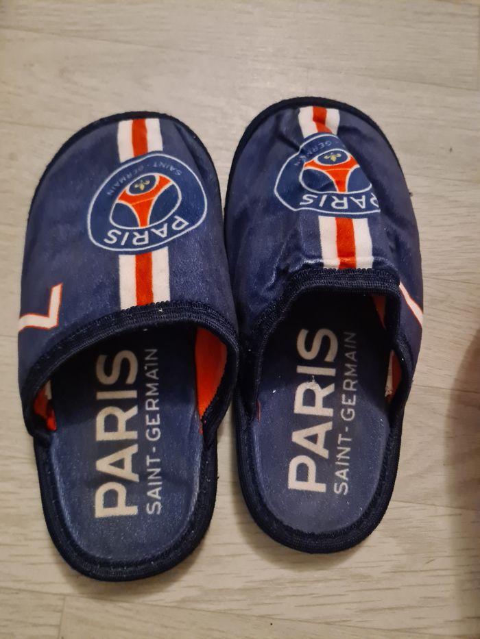 Chaussons, PSG, taille 34 - photo numéro 1