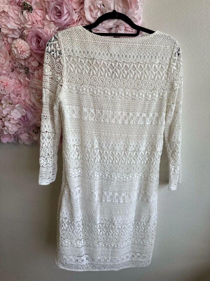 Belle robe Sud Express blanche avec broderies en crochet, taille S - photo numéro 4