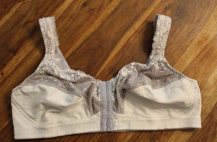 Soutien-Gorge  Blanc/Gris  -  Damart  -  120E - photo numéro 1