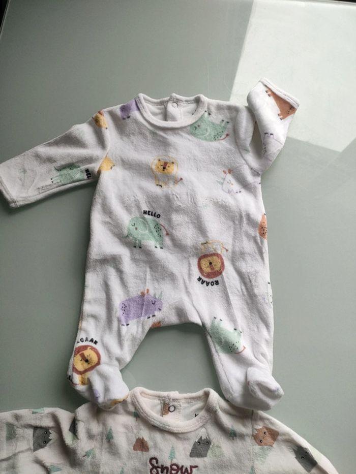 Lot de 2 pyjama velours bébé 1 mois porté une seule fois - photo numéro 2