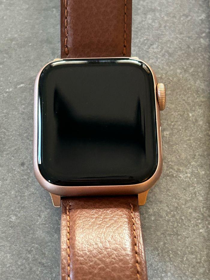 Apple Watch SE - photo numéro 2