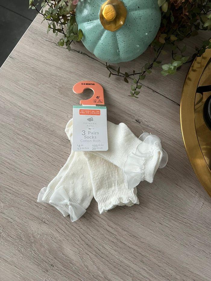 Lot de 3 paires de chaussettes blanches avec voile taille 0-6 mois (13-15) - photo numéro 3