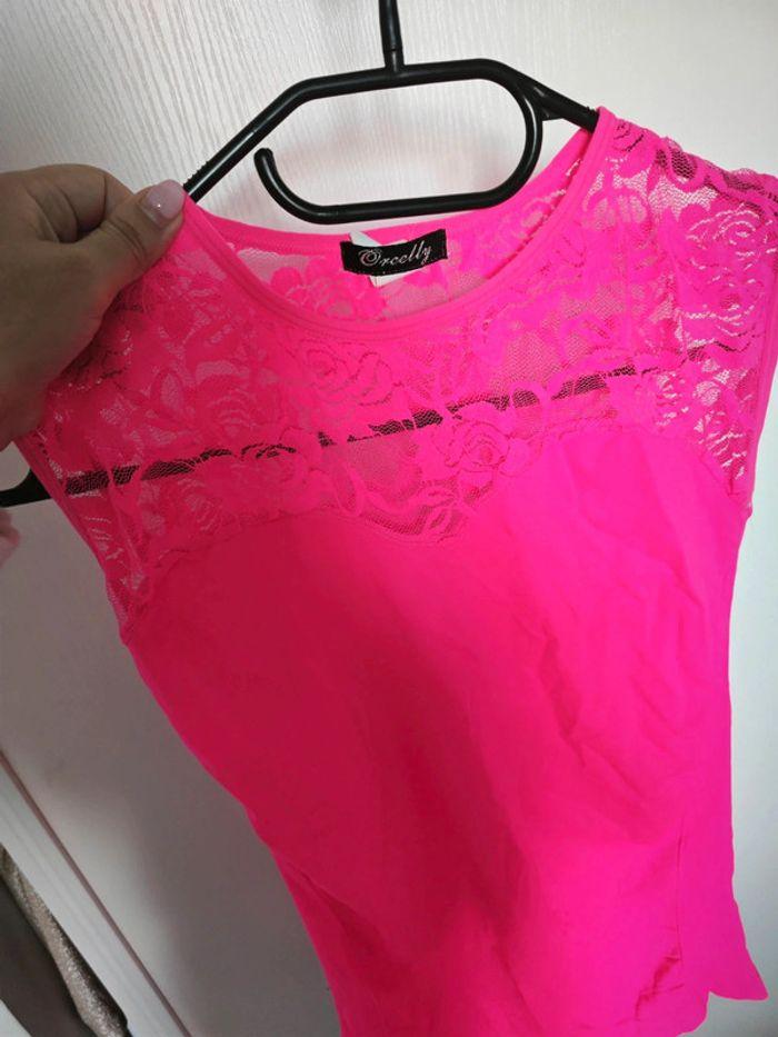 T-shirt rose fluo a dentelle - photo numéro 1