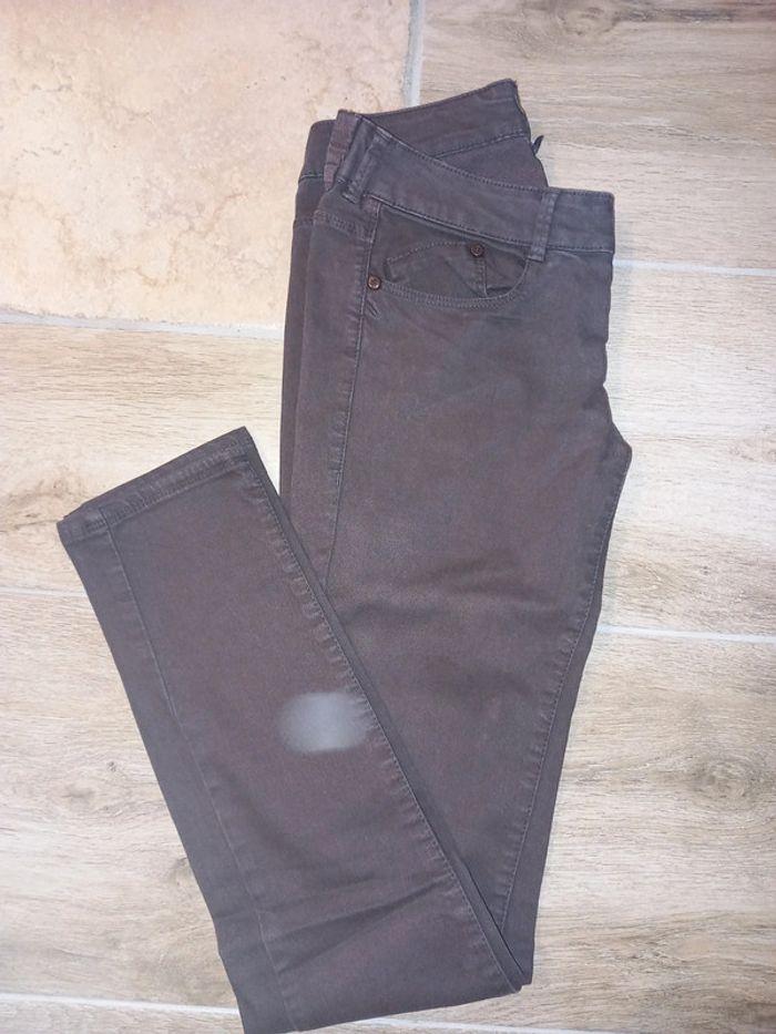 Pantalon marron slim bershka 34 xs - photo numéro 1