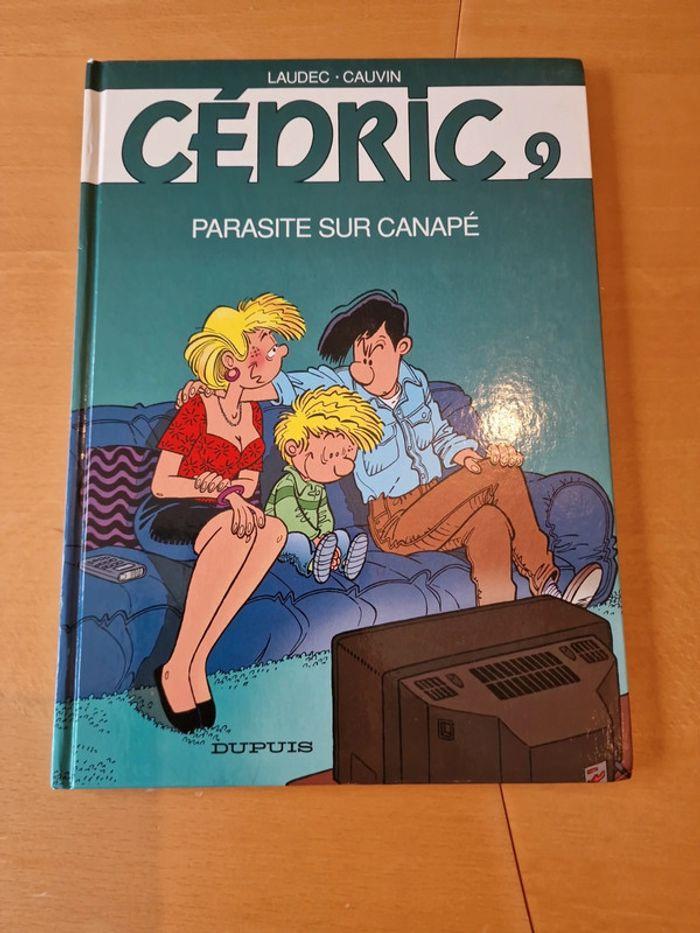 Livre Cédric - tome 9 parasite sur canapé en TBE 
Éditions Dupuis - photo numéro 1