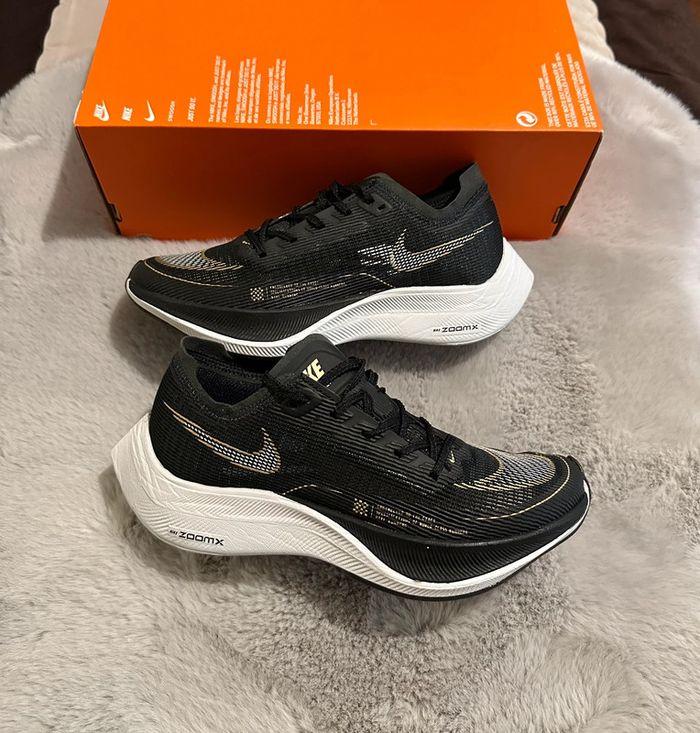 Nike ZoomX Vaporfly Next% 2 Black and White - photo numéro 1