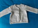 Gilet brassière cardigan 6M gris neuf