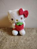 Peluche doudou Hello Kitty Sanrio 15 cm