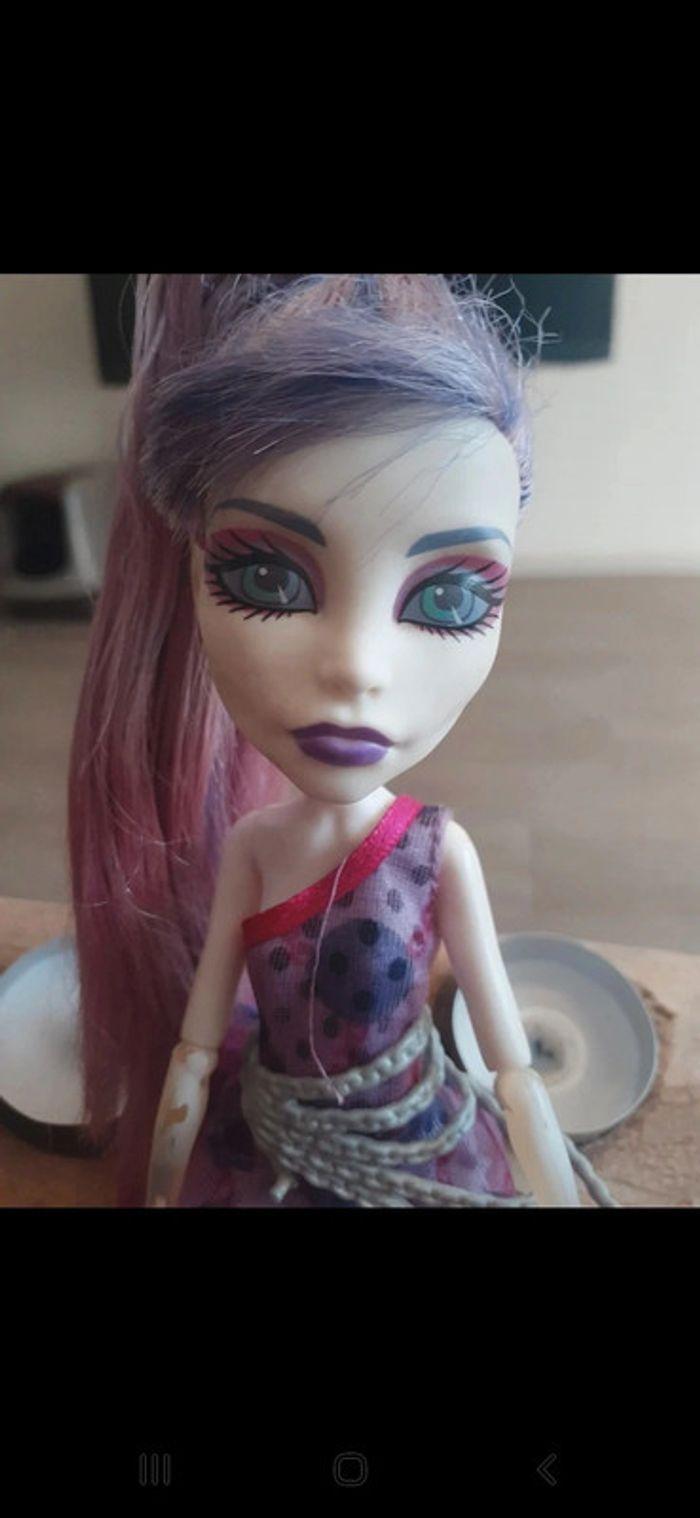 Poupée Monster High spectra avec accessoires - photo numéro 2