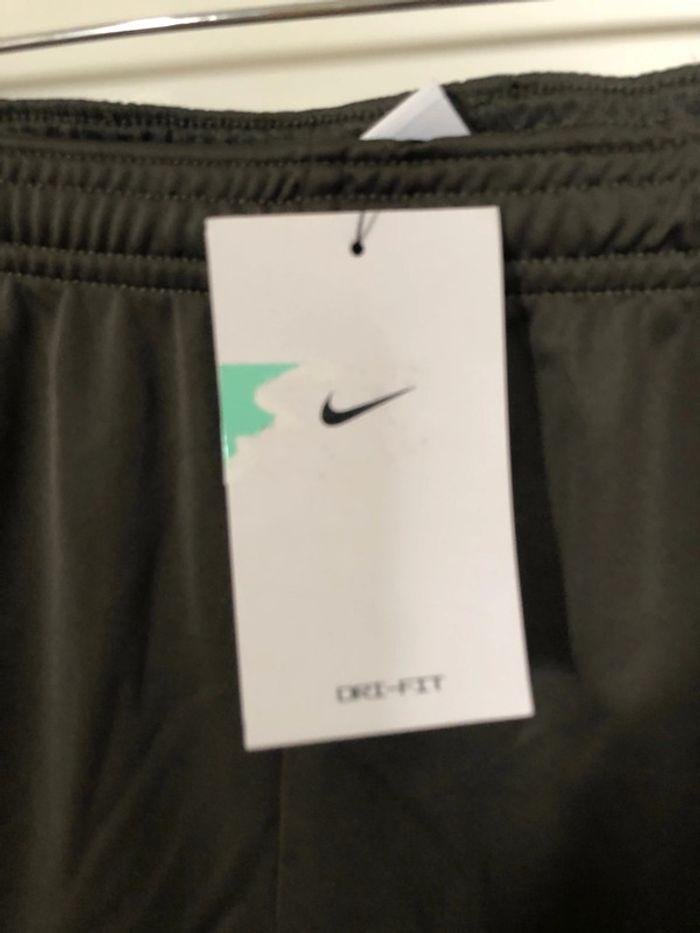 Short nike neuf . Xs/S - photo numéro 3