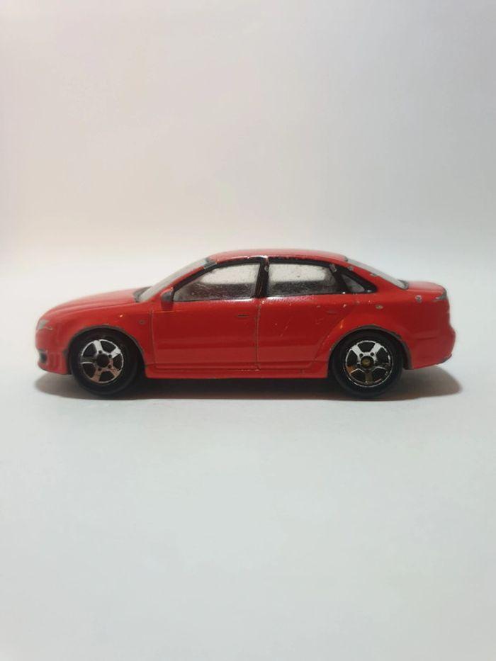 RealToy Audi RS4 Rouge à l'échelle 1/59 - photo numéro 11