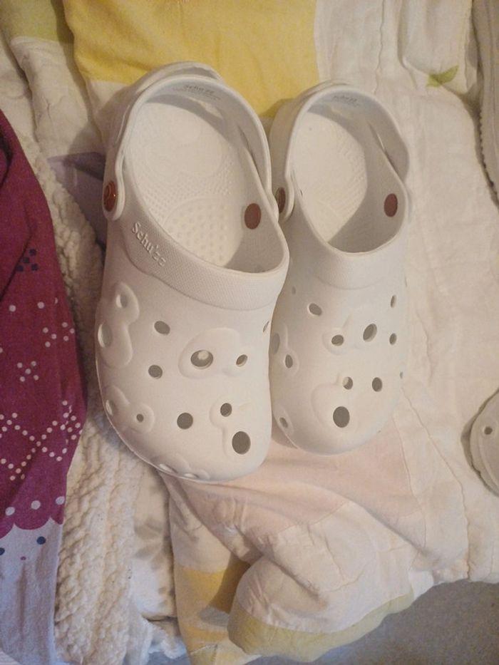 Crocs blanches - photo numéro 1