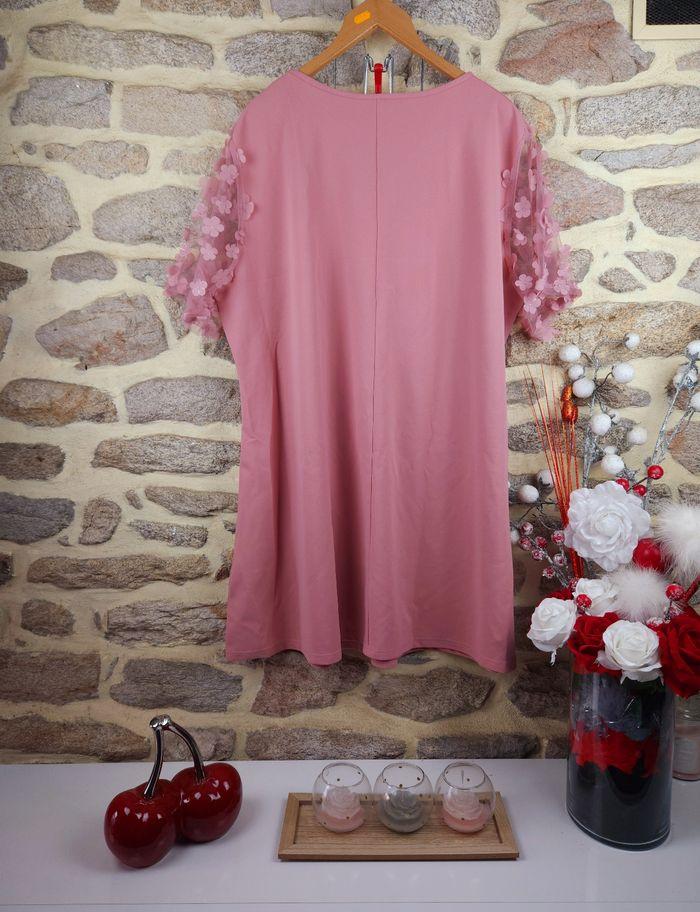 Robe perlée vieux rose détail broderies Femme taille 54 marque Asos 🍬 - photo numéro 3