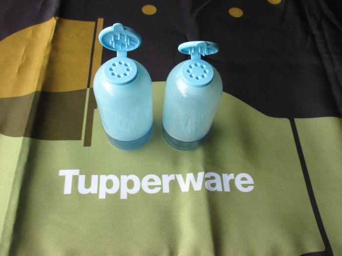 Tupperware 2 salières/poivrières - photo numéro 2