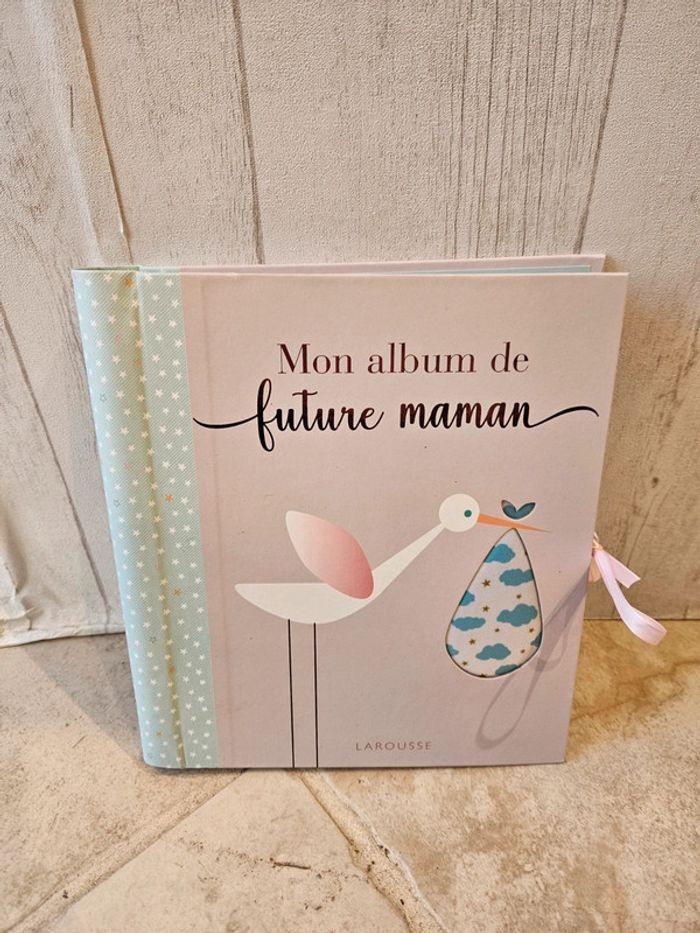 Larousse mon album de future maman - photo numéro 1