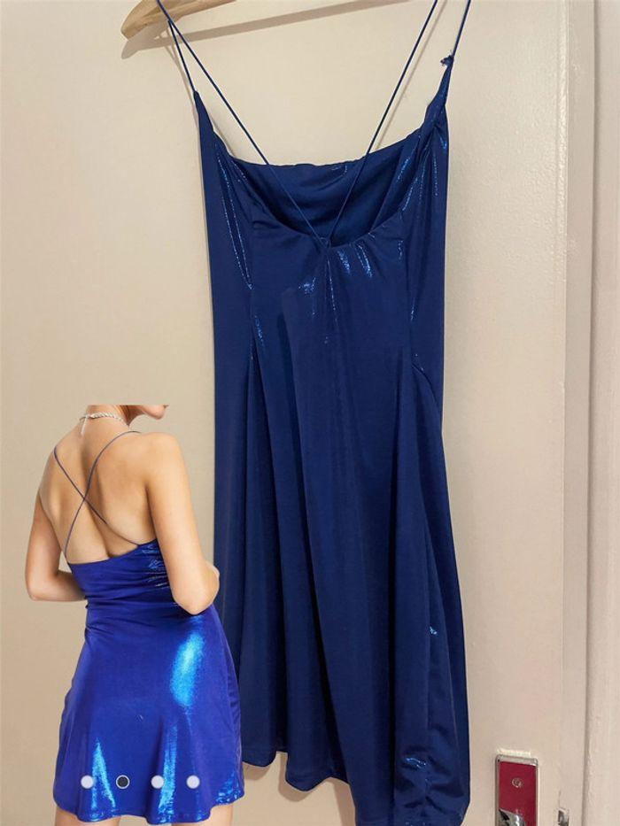 Bershka - Robe effet métallisé à bretelles fines - Bleu - photo numéro 3