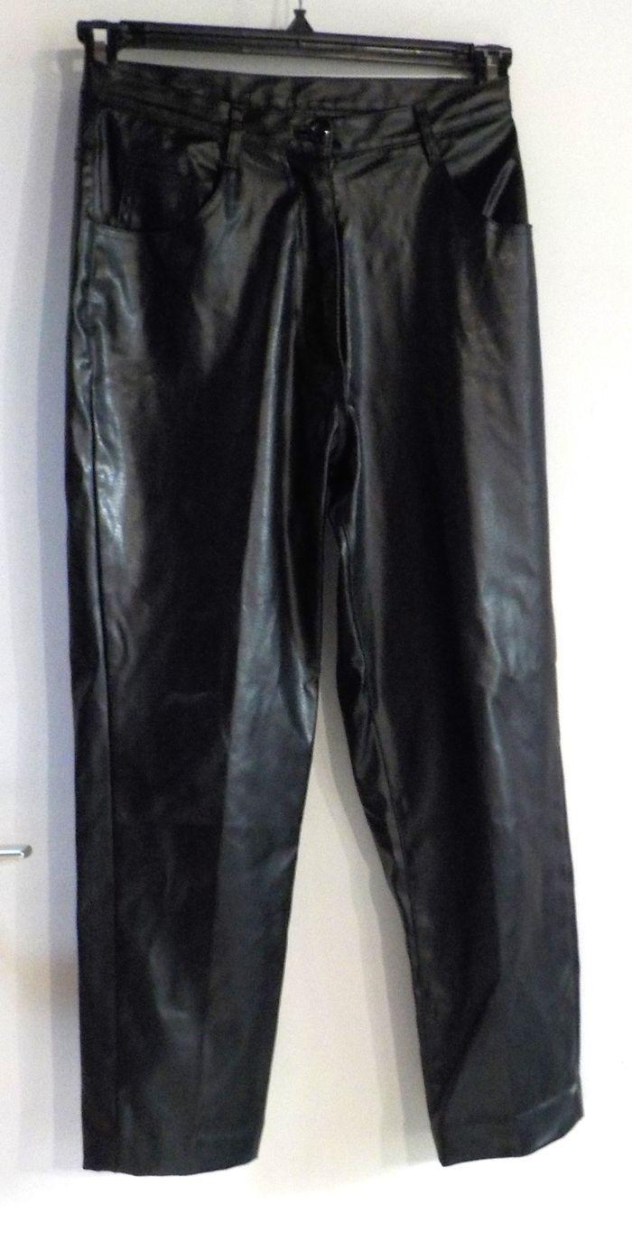 PANTALON NOIR IMITATION CUIR BLANCHE PORTE T38 - photo numéro 1