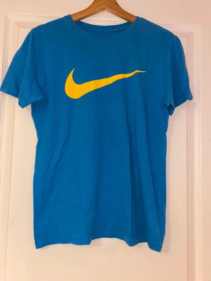 T-shirt Nike bleu & jaune taille S - photo numéro 1