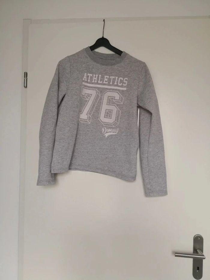 Sweat gris taille 12 ans - photo numéro 1