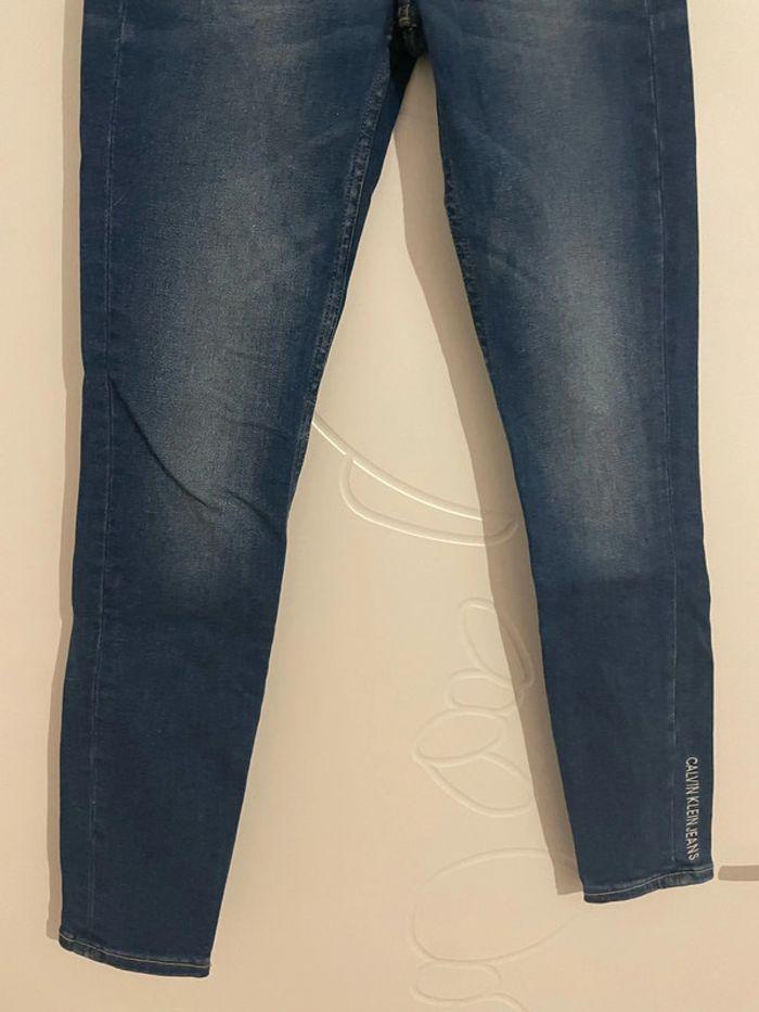 Jean bleu taille haute coupe mid rise skinny ankle neuf Calvin Klein Jeans taille W24 soit taille 34 - photo numéro 6