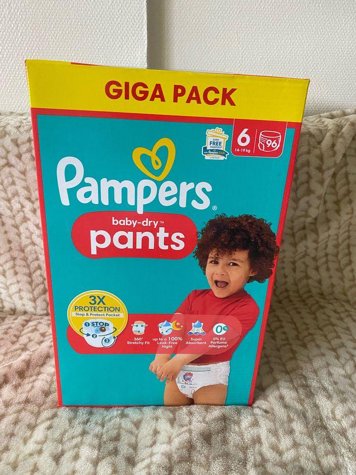 Un giga pack couche Pampers taille 6