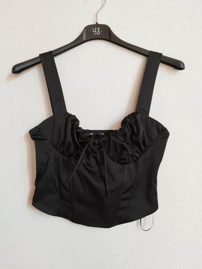 Crop top noir Bershka taille S - photo numéro 3