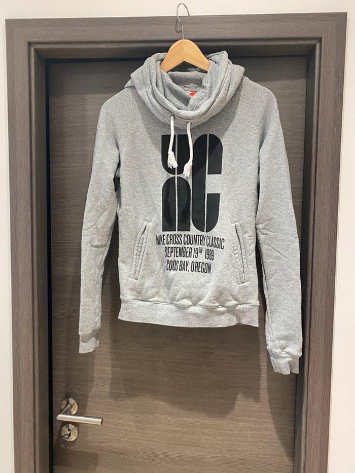 Pull Nike avec gros col / capuche taille S - photo numéro 1