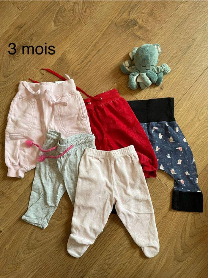 Lot 5 joggings 3 mois