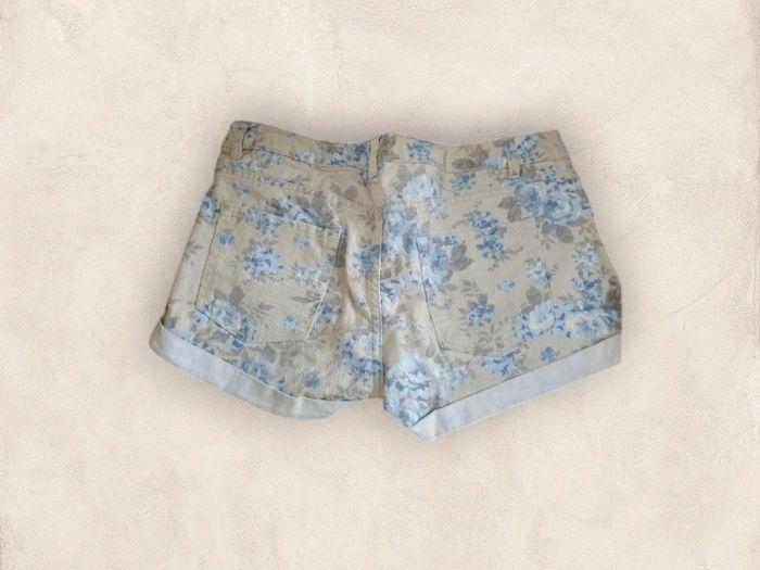 Mini short denim H&M Taille 36 imprimé fleuri - photo numéro 2