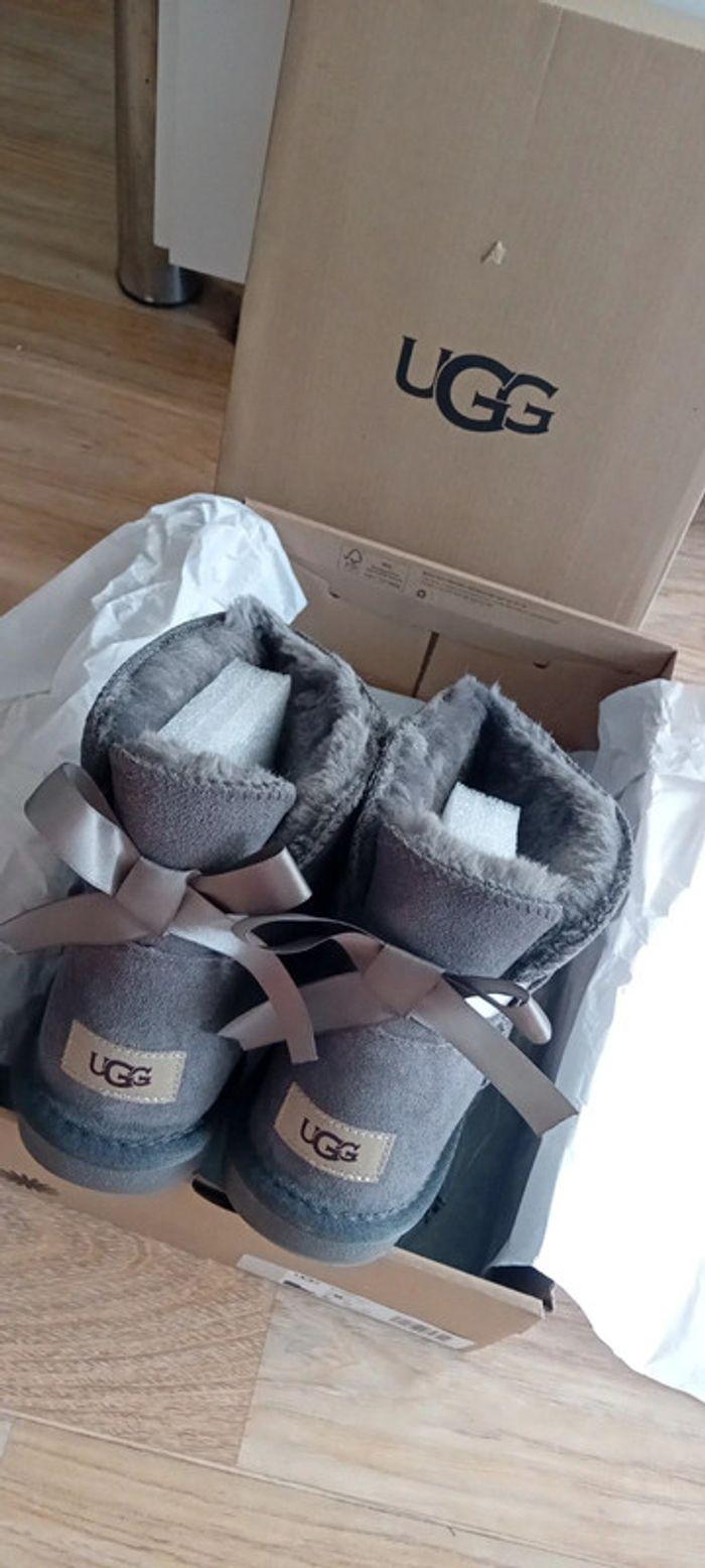 Ugg bottines grises neuve t.40