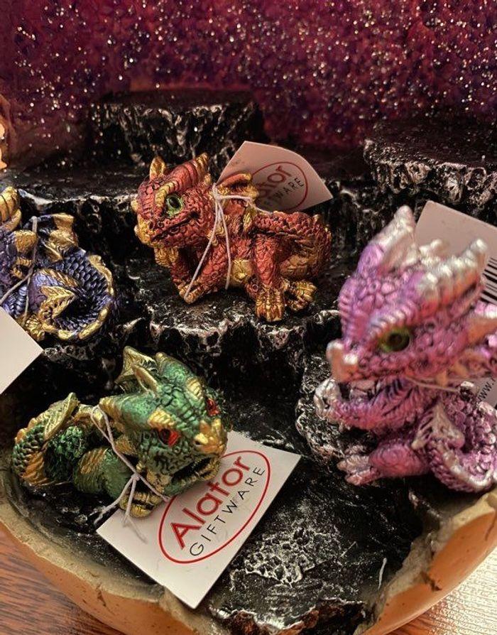 [NEUF] Nemesis Now Géode Oeuf de dragon lumineux 24,8 cm avec 36 petits dragons colorés - photo numéro 9