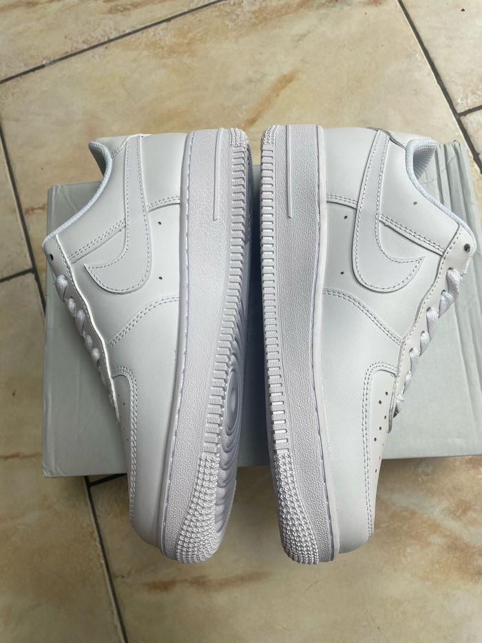 Nike AirForce One Taille 42 - photo numéro 2