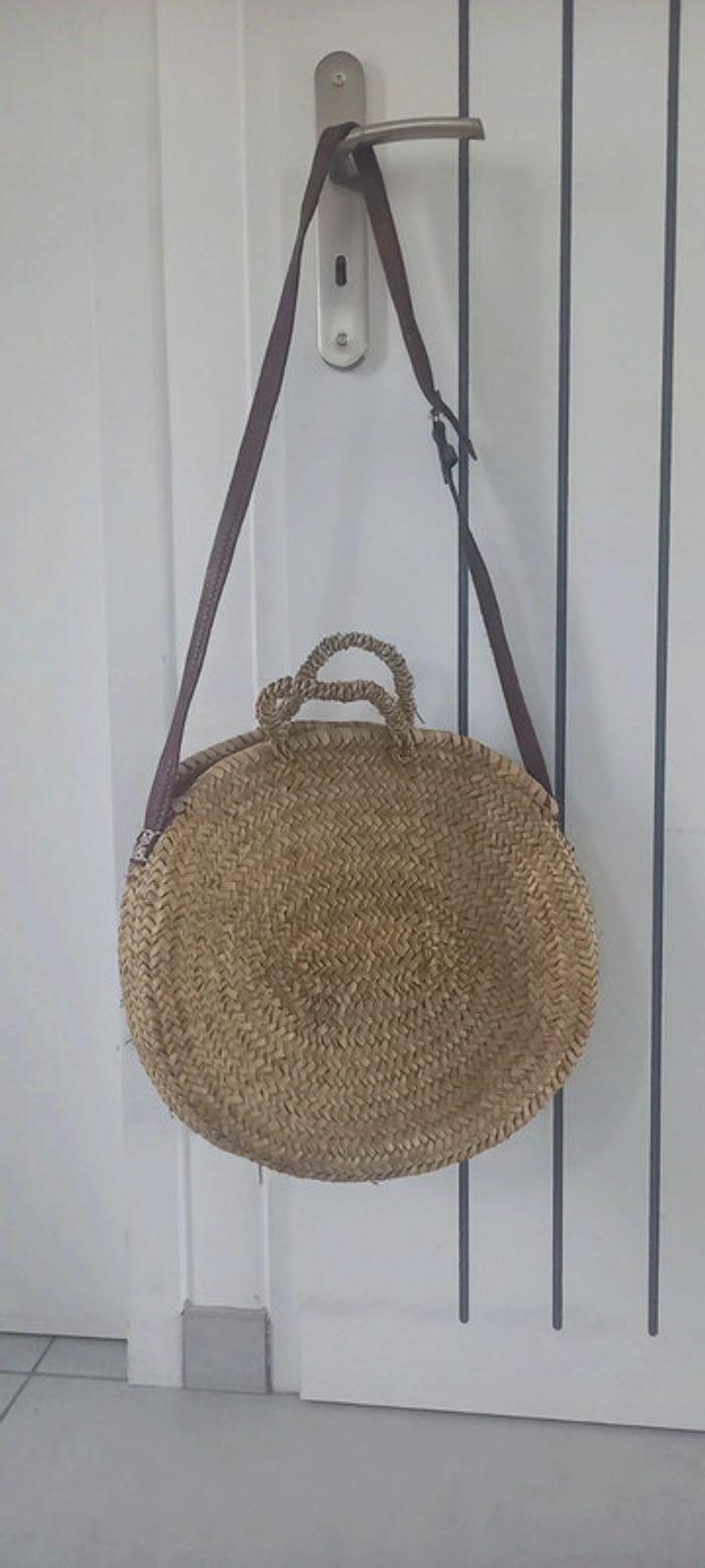 Sac rond en paille tissée avec lanière en cuir - photo numéro 1