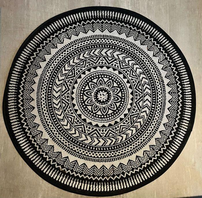 Magnifique tapis rond noir et blanc - photo numéro 1