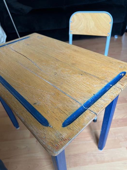 Petit bureau enfant avec sa chaise, bleu avec rigole et tiroir - photo numéro 4