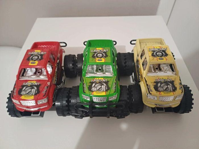 Lot de 3 Monsteurs Trucks - photo numéro 2