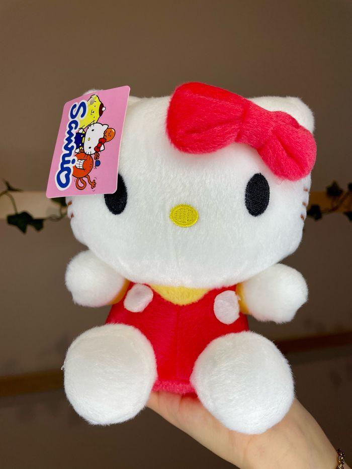 Peluche Hello Kitty Sanrio - photo numéro 2