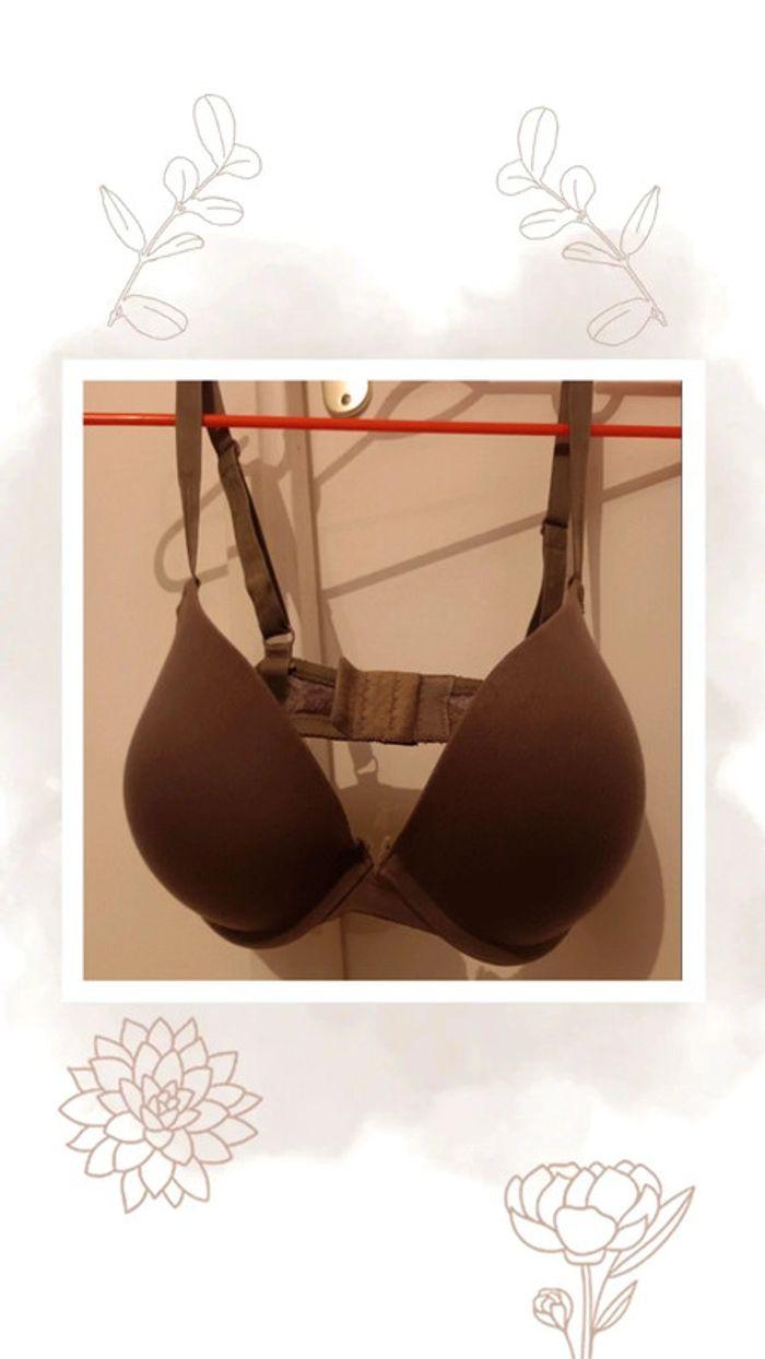 Soutien-gorge couleur taupe - photo numéro 1