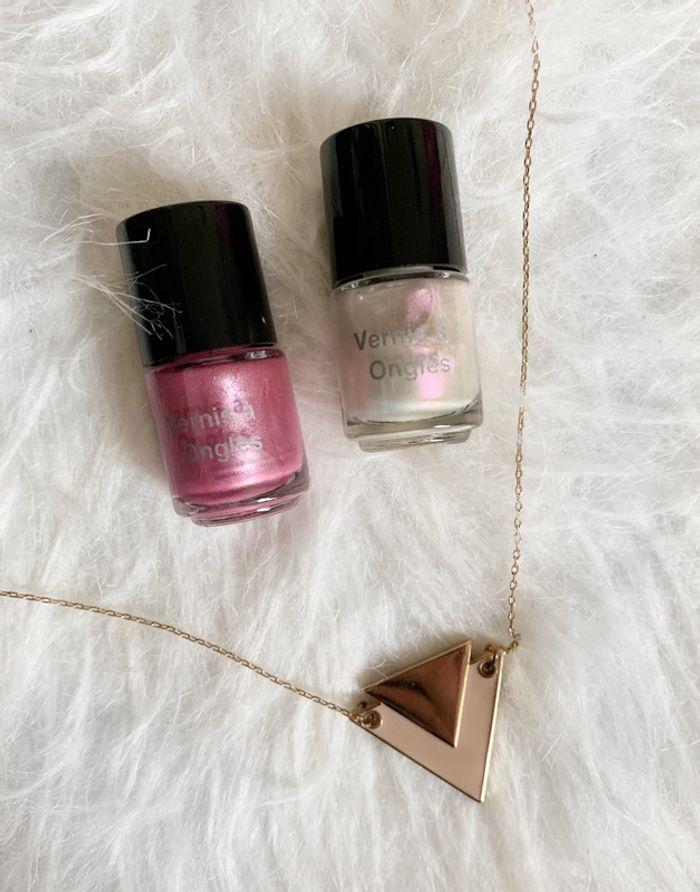 LOT Collier doré  + 2 vernis - photo numéro 1