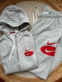 Ensemble Nike Swoosh