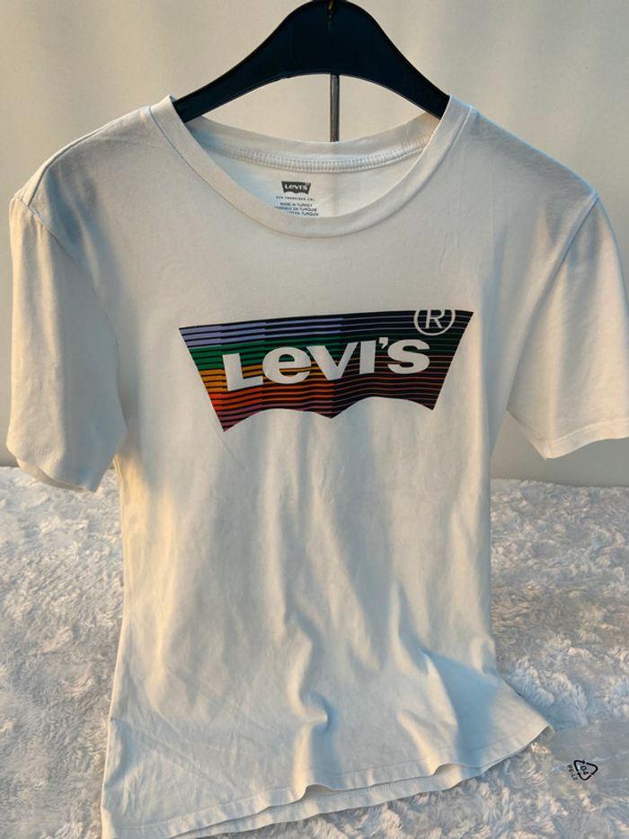 T Shirt blanc levis XS Tres bon etat - photo numéro 1