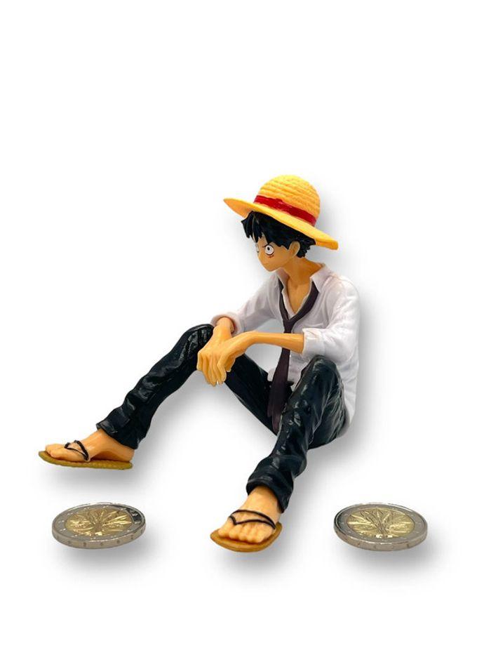 Figurine Luffy assis avec chapeau de paille – 9 cm - photo numéro 4