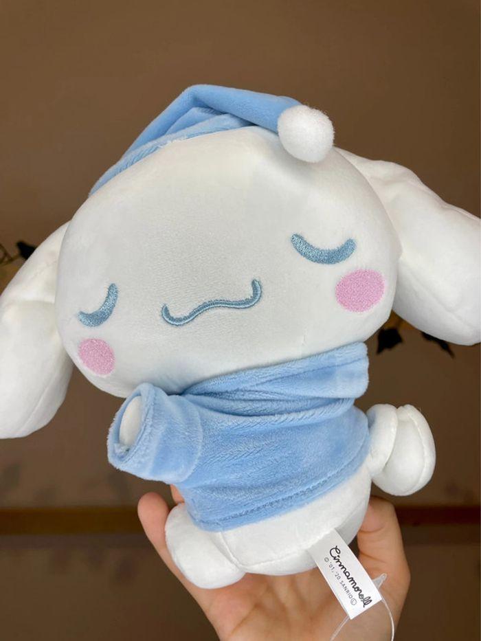 Peluche Cinnamoroll Sanrio en pyjama et endormi - photo numéro 5